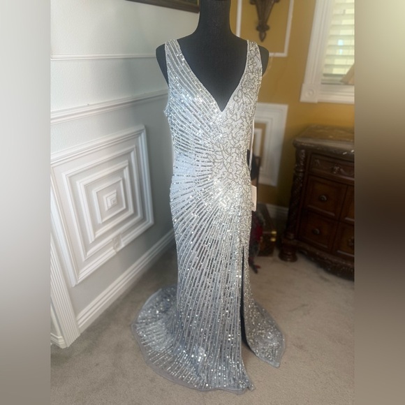 Silver Beaded Floral Sleeveless Gown - Picture 16 of 17